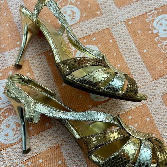Golden Open Toe High Heels! Like new! - Picture 3 of 8